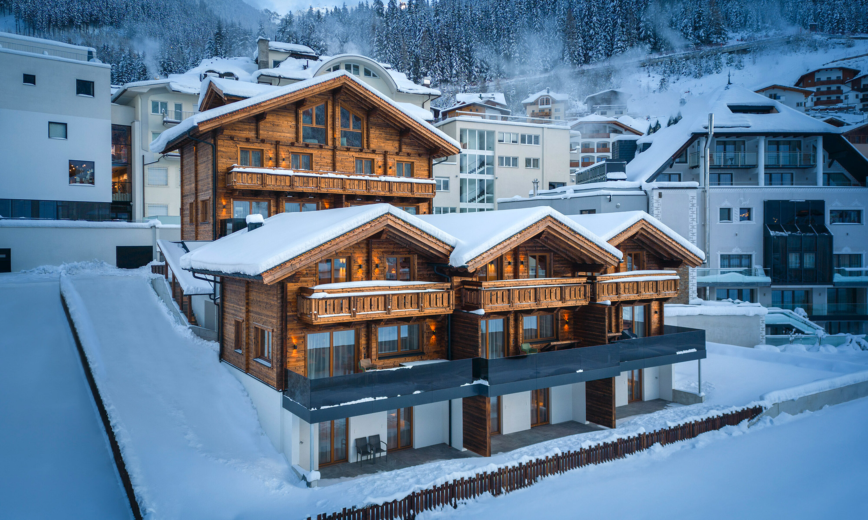 Bild 1 Tiroler Holzhaus